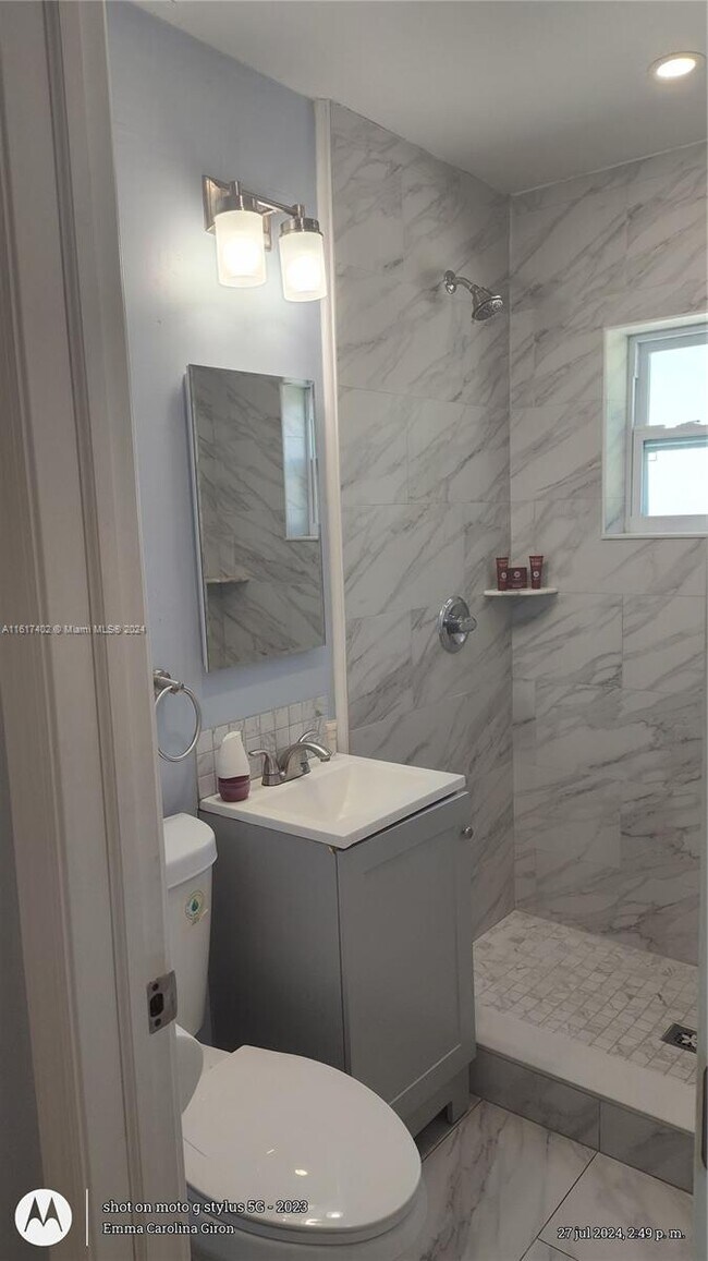 Foto del edificio - 173 W 16th St