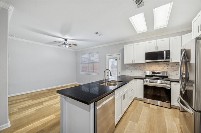 Foto del edificio - 14339 Melody Glen Ln