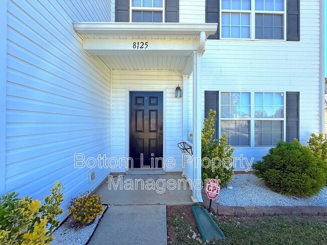 Foto del edificio - 8125 Rosberg Ln