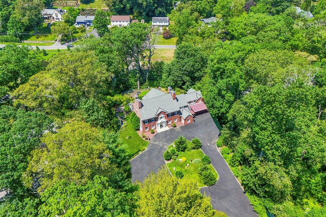 Building Photo - 400 Beechmont Dr