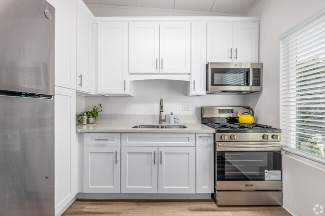 Studio, 1BA - 525SF - Kitchen - The Marquee Apartments