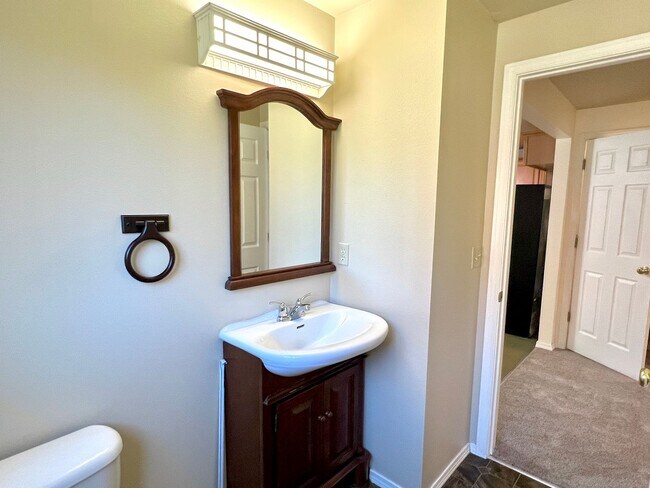 Foto del edificio - Montavilla Spacious 2-story 3 Bedroom Tuck...