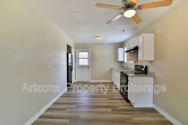 Building Photo - 2323 S College Ave