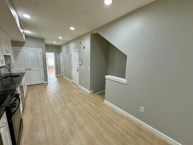 Building Photo - 1507 W Oxford St