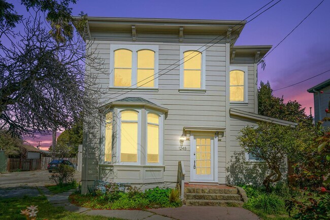 Building Photo - Gorgeous Berkeley Flat!