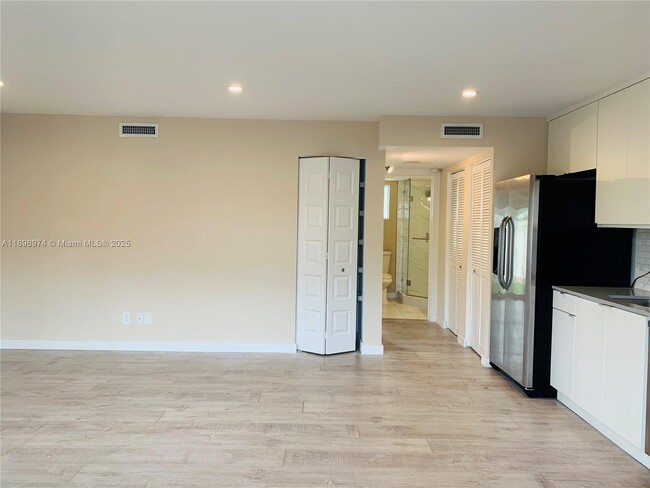 Foto del edificio - 2412 NE 26th St