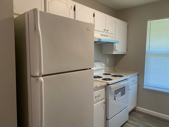 Building Photo - 8 Markwest Cv