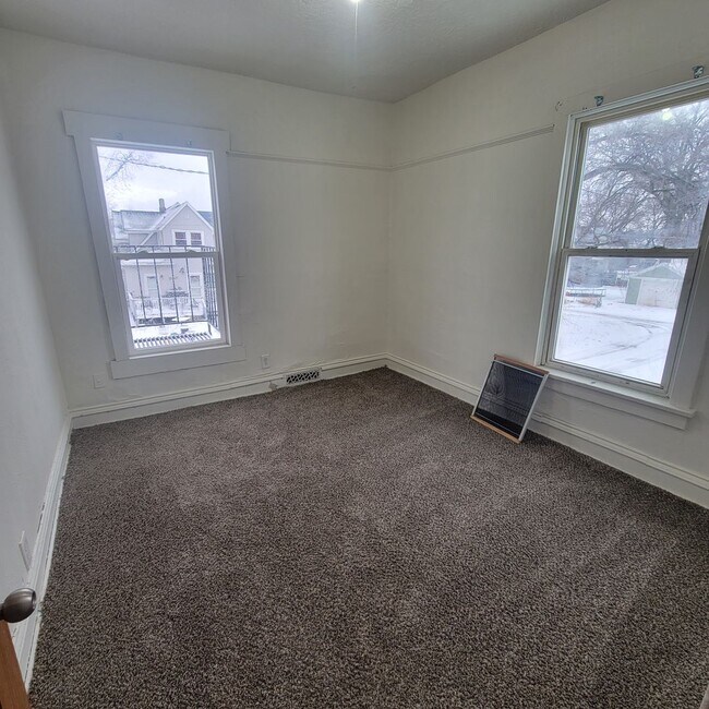 Building Photo - 1612 W 17th St