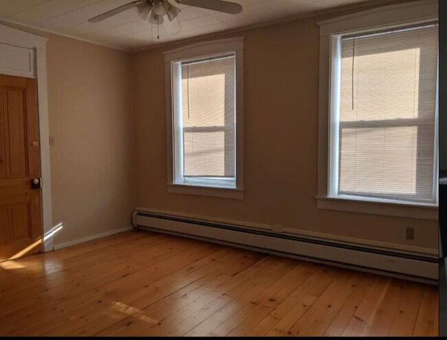 Foto del edificio - 136 N George St