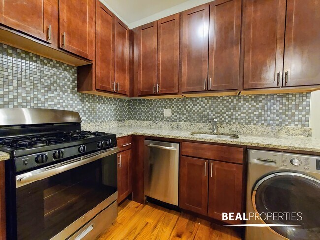 Foto del edificio - 629 W Oakdale Ave