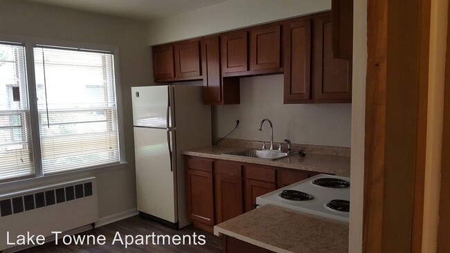 Building Photo - 2 br, 1 bath Apartment - 2905 Monroe Street