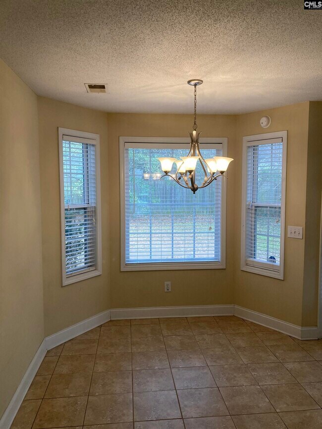 Building Photo - 739 Burnside Dr