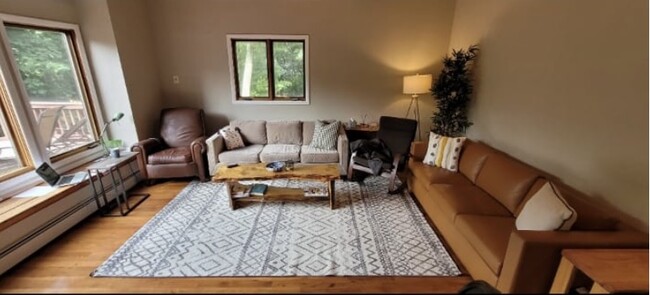 Building Photo - 217 Cobble Creek Dr
