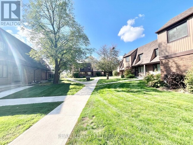 Building Photo - 279 Sandowne Dr