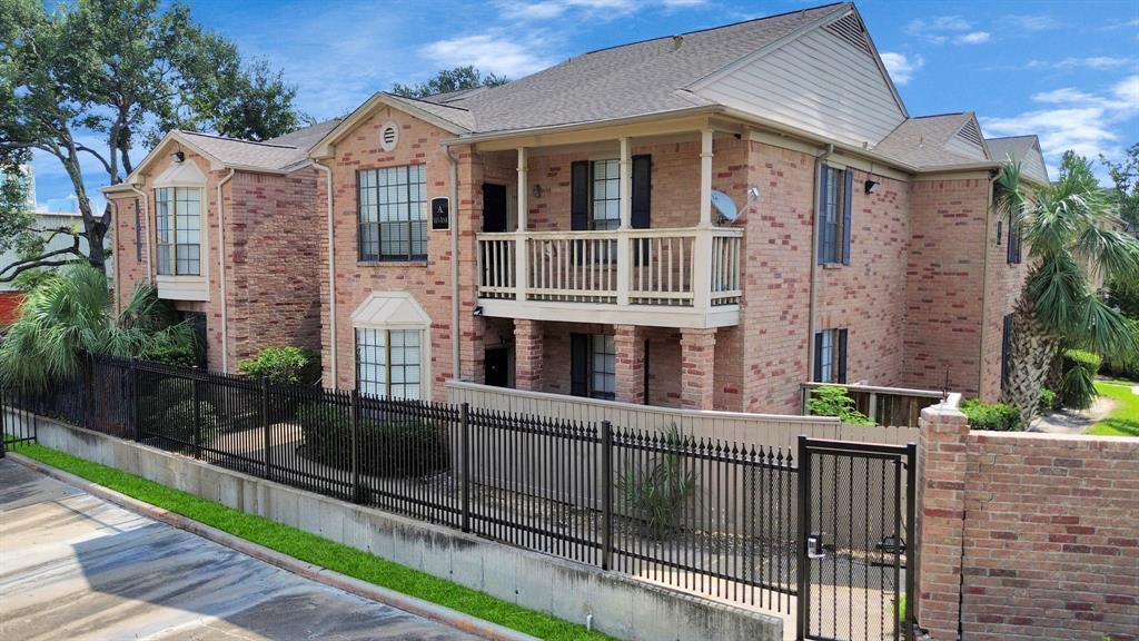 Primary Photo - 2255 Braeswood Park Dr