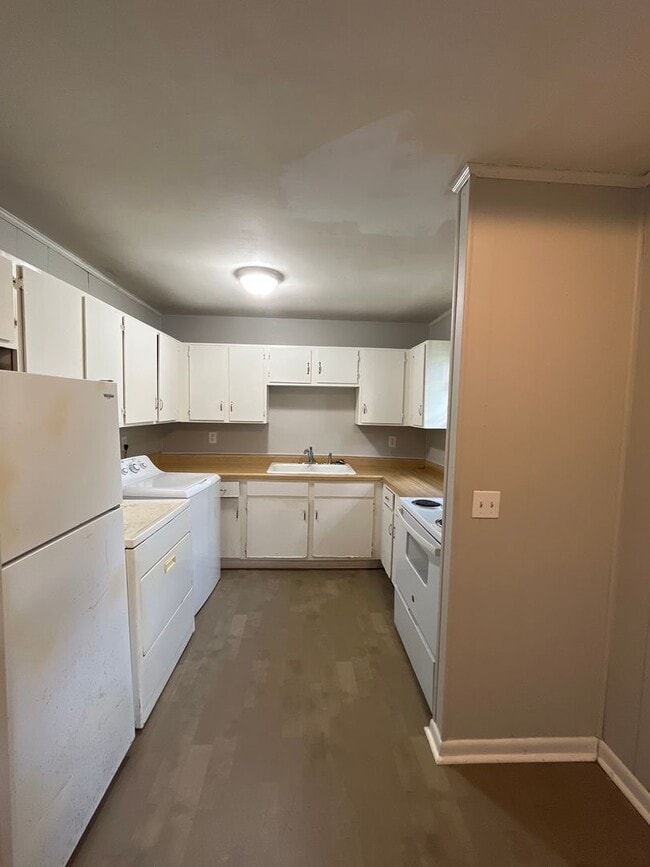 Foto del edificio - 2 Bedroom/1 Bath Duplex at 421 Cedar Valley Dr. Convenient to Nolensville Pike, shops and restaur...