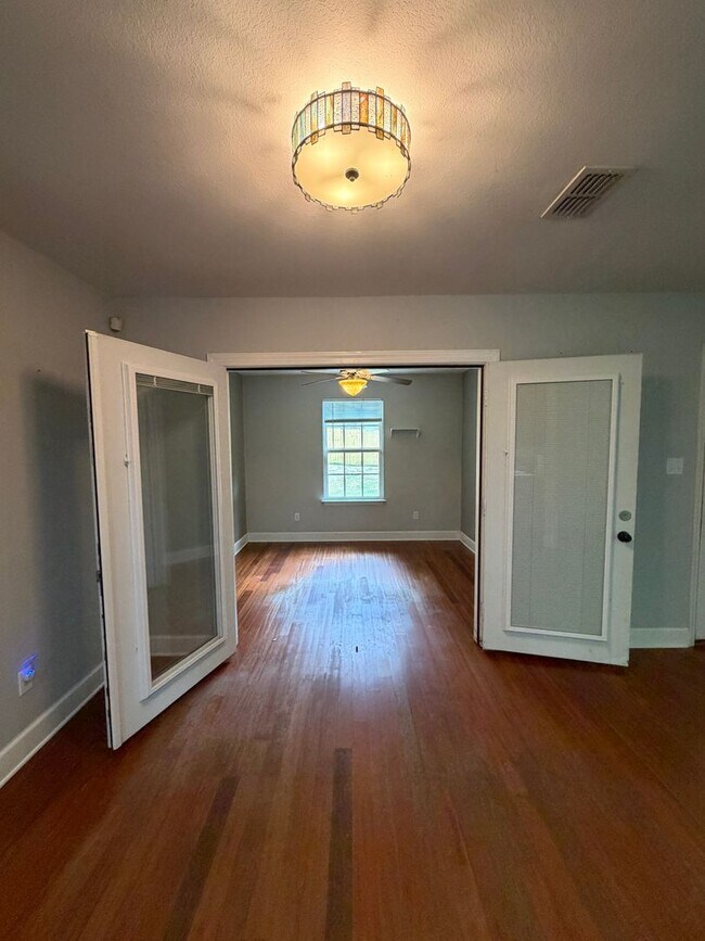 Foto del edificio - 3/2 home located just off N. Meridian and Available NOW.