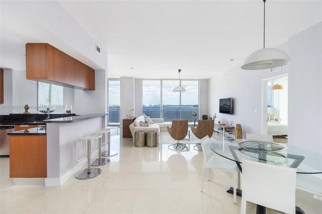 Foto del edificio - 7901 Hispanola Ave