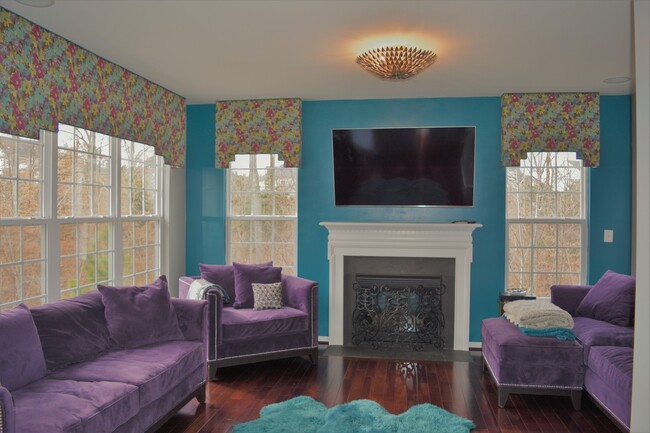 Building Photo - COMING SOON! 5 Bedroom, 3.5 Bath Colonial ...