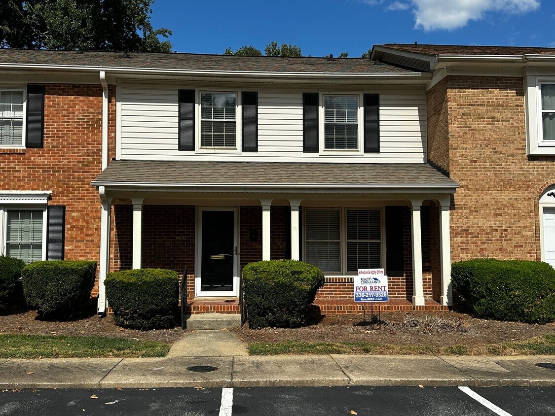 Foto principal - NOW AVAILABLE! Luxurious Town home in Nort...
