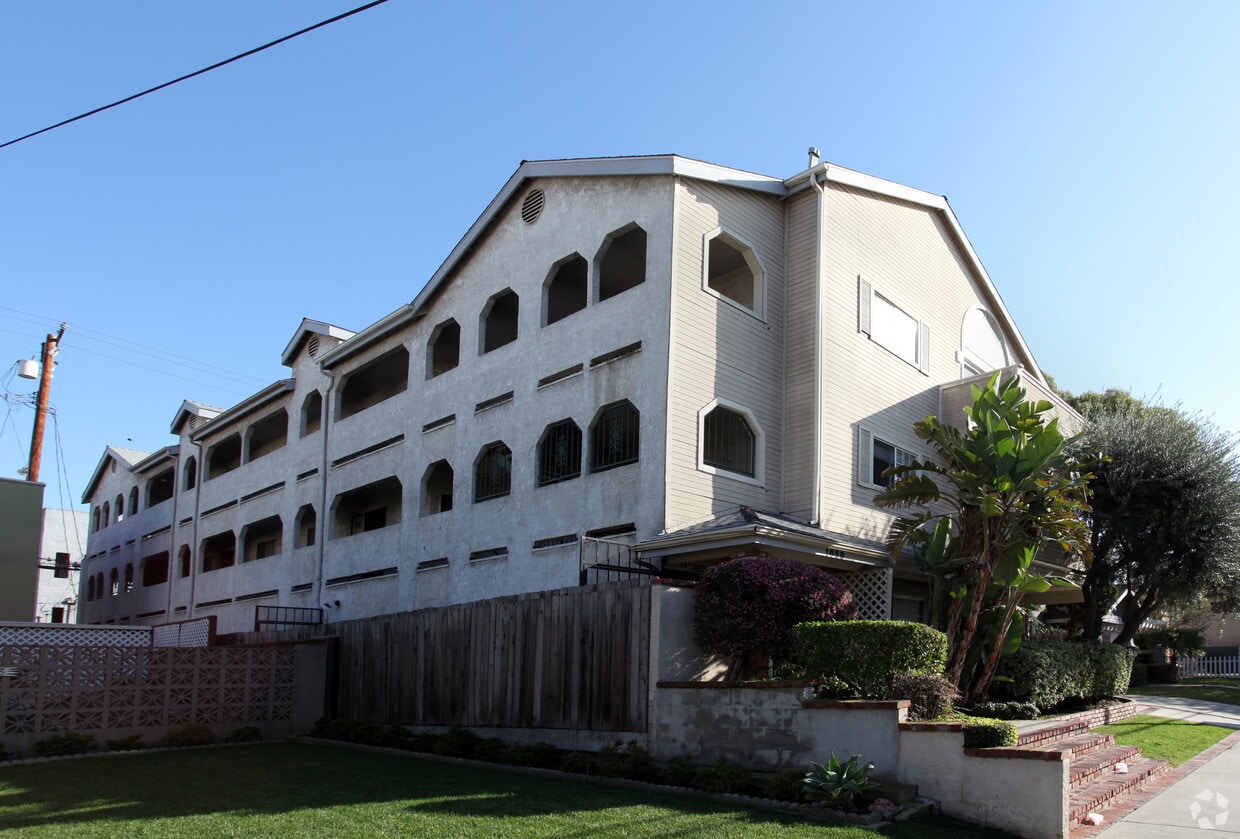 Primary Photo - 1050 Temple Ave