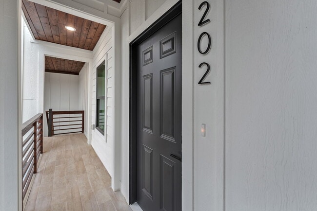 Building Photo - 110 Webb