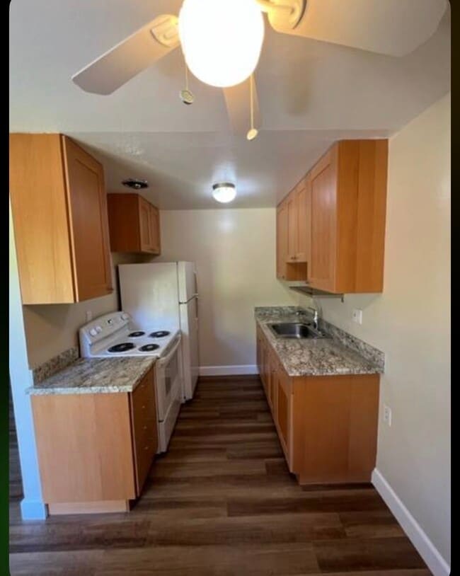 Building Photo - 2555 Sir Francis Drake Blvd