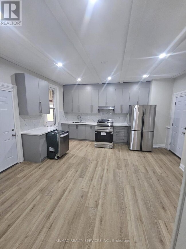 Photo du bâtiment - 8918 Wellington Rd 124