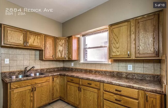 Foto del edificio - 2884 Redick Ave