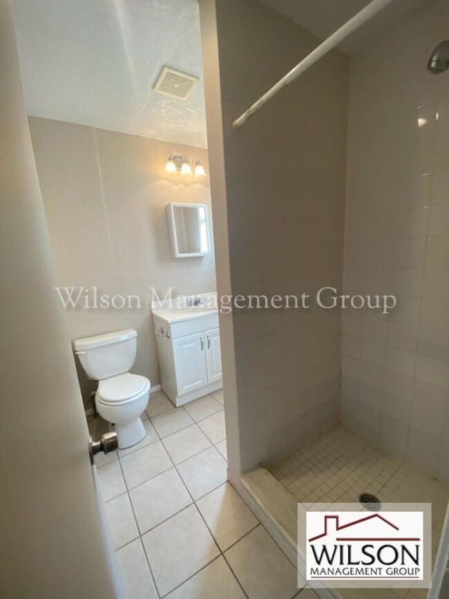 Building Photo - 1 br, 1 bath House - 126-B Concord Street E