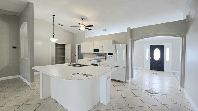 Foto del edificio - 923 SE 23rd Terrace