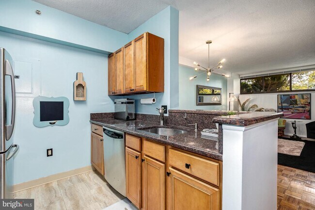 Foto del edificio - 7111 Woodmont Ave