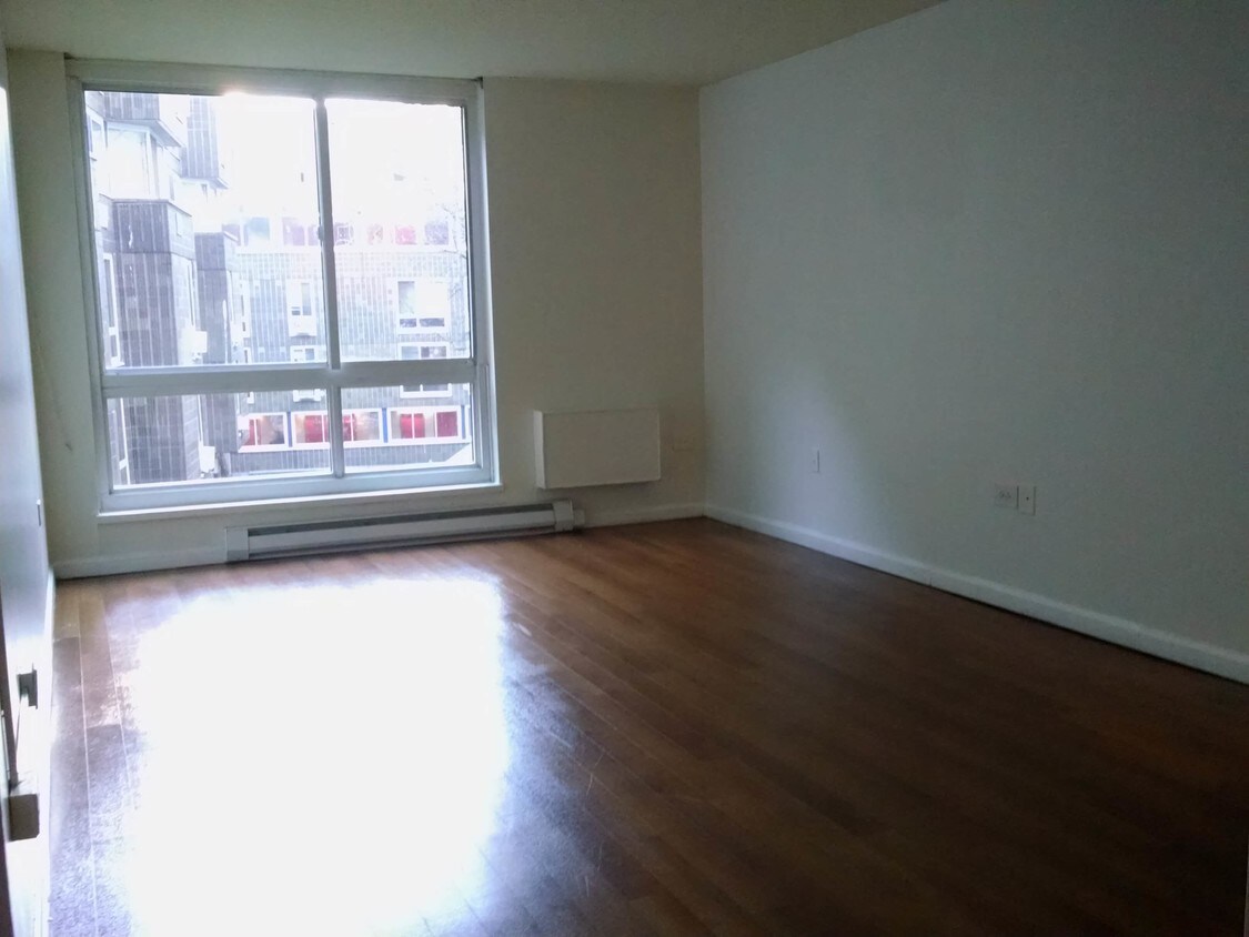 556 Main St, New York, NY 10044 Apartments in New York, NY