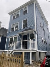 Building Photo - 204 Banks St