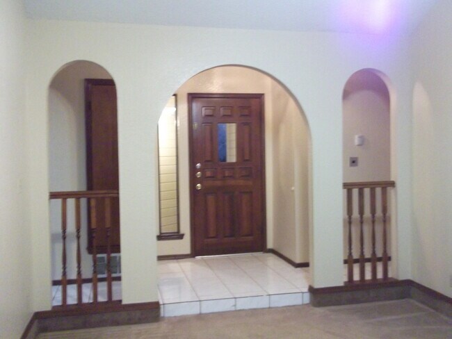 Foto del edificio - 1917 Ralph Janes Pl