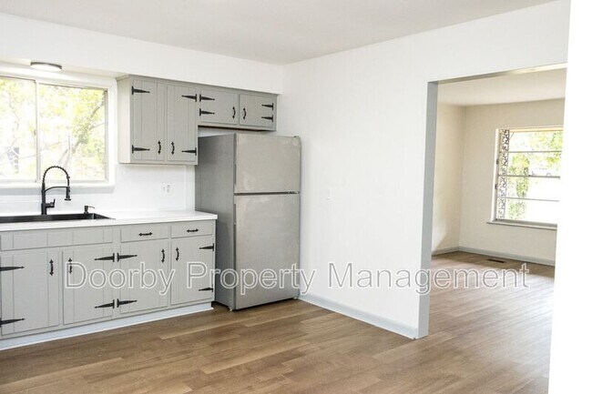 Foto del edificio - 1300 Koblan Dr