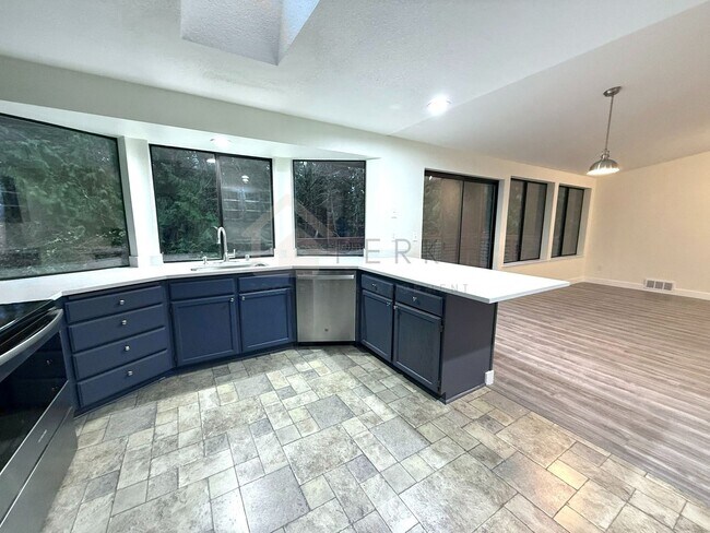 Foto del edificio - Forest-View 2 Bedroom on Oak Bay Road, Port Hadlock