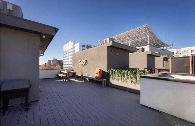 Foto del edificio - 1323 Elati St
