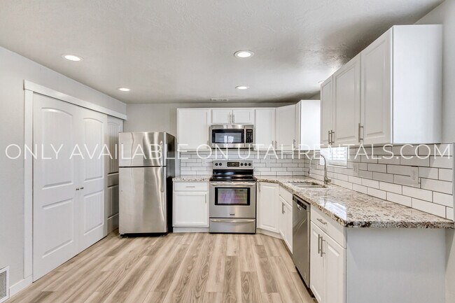 Building Photo - 3306 N Fairfield Rd
