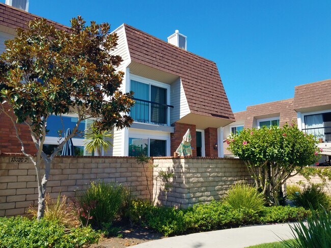 Building Photo - 13020 Maxella Ave