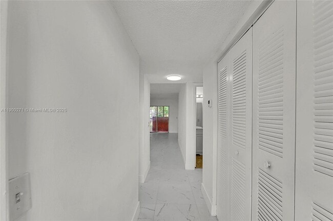 Foto del edificio - 737 NW 103rd Terrace
