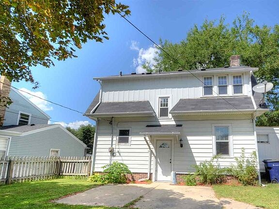 Building Photo - 1206 E Racine St