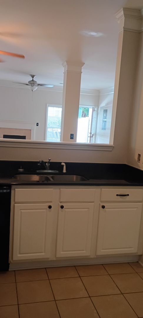 Foto del edificio - Lovely Townhome in Southeast Columbia