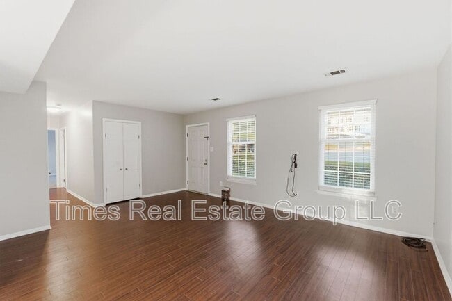 Building Photo - 136 Brookfield Ct