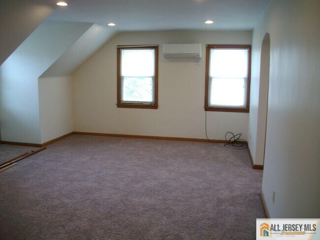 Building Photo - 6 Linwood Pl