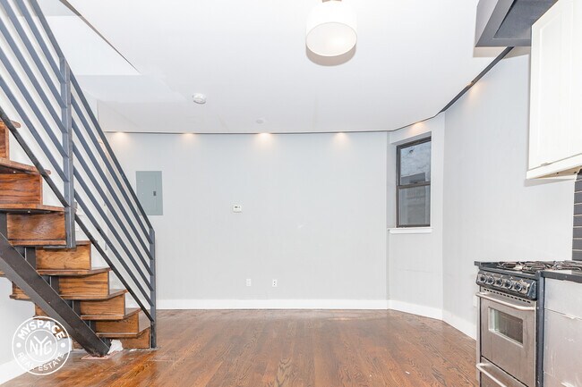 Foto del edificio - 615 Gates Ave