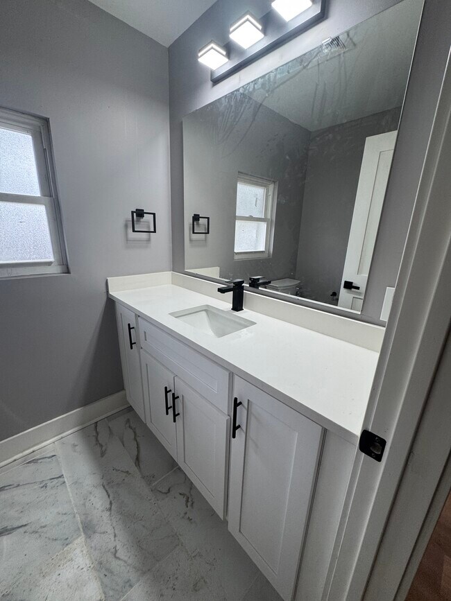 Foto del edificio - 3374 Webster Ave