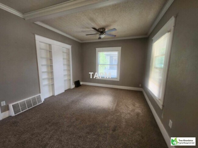 Foto del edificio - Pre Lease, 3 Bedroom House Near UNC, Greel...