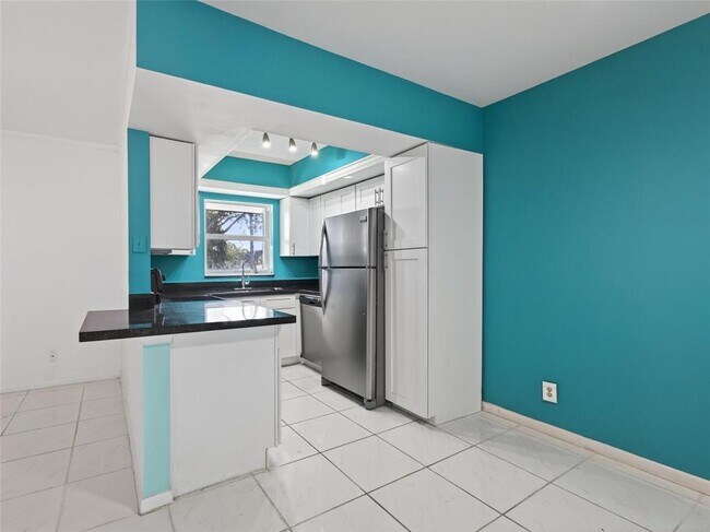 Foto del edificio - 8400 W Sample Rd