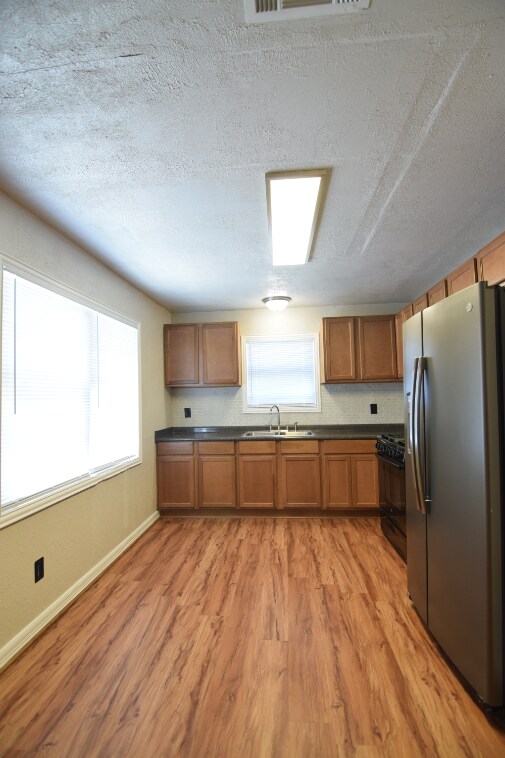 Foto del edificio - 1019 West Ln